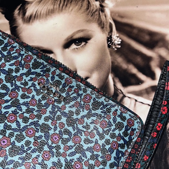 🌺 🌷 🖤• 🫦 COACH x Floral Vibes 🫦• 🖤🌺🌷 - Picture 2 of 12